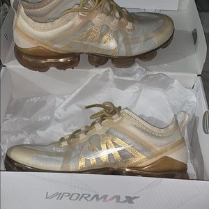 Womens vapormax size 9
